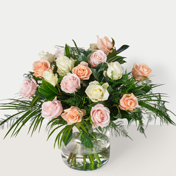 Rozenboeket pastel met groen vooraanzicht